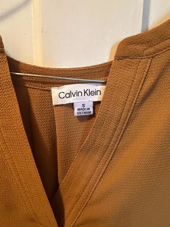 Calvin Klein Women's Mustard Textured Split V-Neck Blouse - Picture 2 of 3